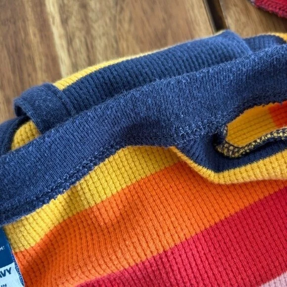 Pijama térmico Old Navy peça única feminino malha waffle listra arco-íris colorido - Imagem 3 de 4