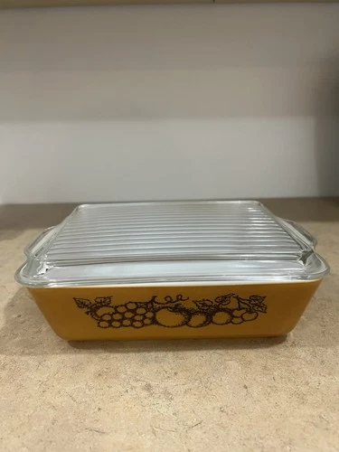 PYREX Yellow Fruit Glass Rectangle Casserole with Lid, Vintage Fruit Pattern