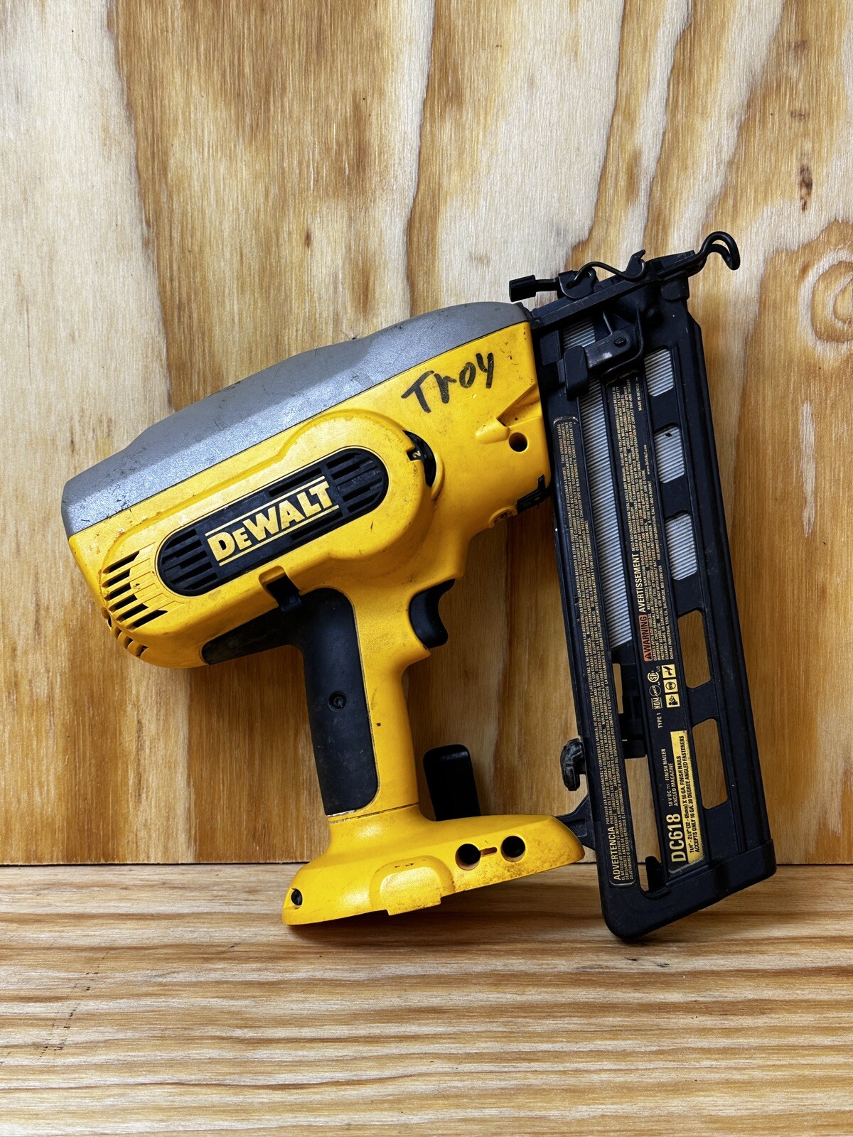 Dewalt DC618 18V Cordless 1 1/4" 2 1/2" 16G 20° Angled Finish Nailer