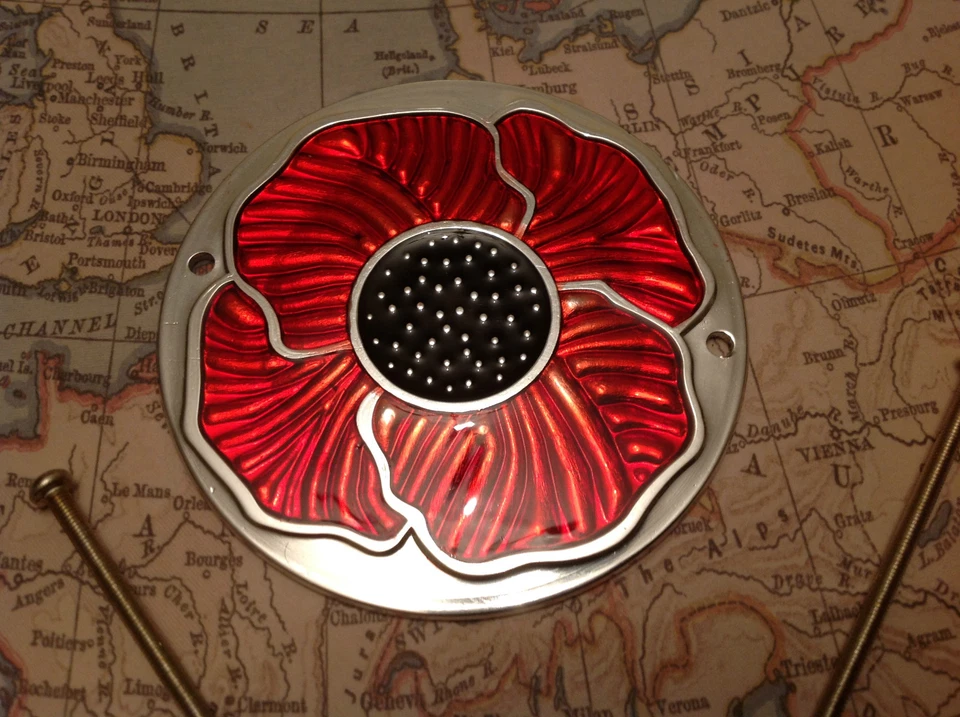Red Enamelled Poppy Grille Car Badge with Grille Fixings British Legion 2 ALUM - Image 2 of 3