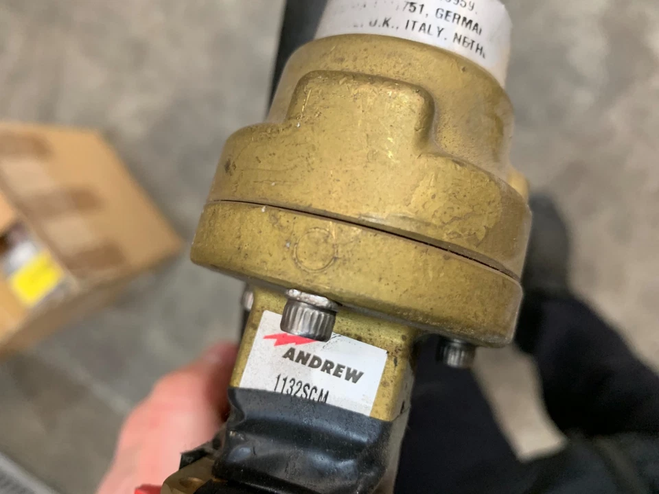 Guía de ondas elíptica premium EWP132-144 HELIAX 14,4-15,35 GHz ANDREW *Ver foto Foto 3 de 4