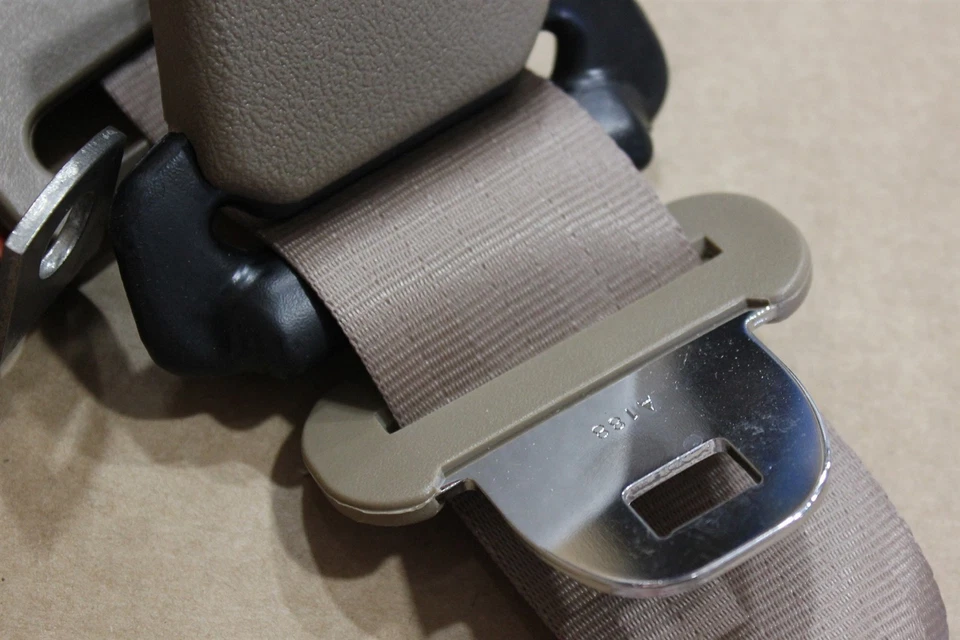 Retractor de cinturón de seguridad trasero derecho Chevrolet Caprice 93 12520202 beige fabricante de equipos originales de fábrica Foto 3 de 4