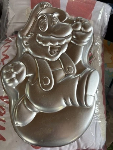 Wilton 1989 Vintage Super Mario Brothers Nintendo Cake Pan