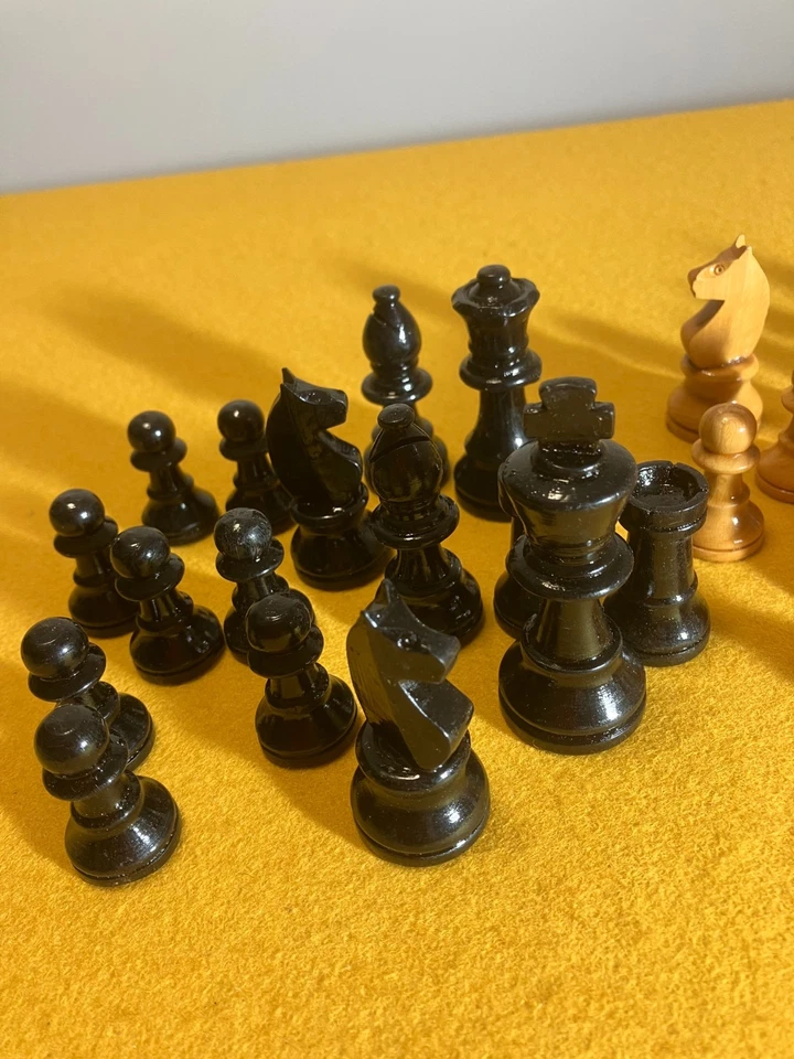  JEU D'ECHEC BOIS DE BUIS  TOURNE MAIN Ancien Pions de Jeu Complet TBE JURA - Photo 2/4