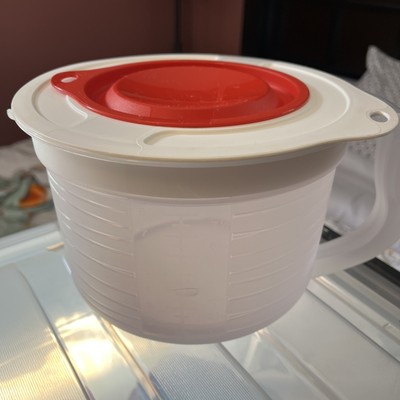Tupperware Mix N Store Mixing Pitcher 8 cup Anti-skid, Splash Guard, Red/white