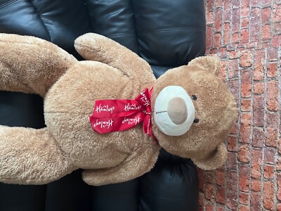 5 Fuß goldfarbener Teddy mit der Hamleys Fliege noch um ihn herum 