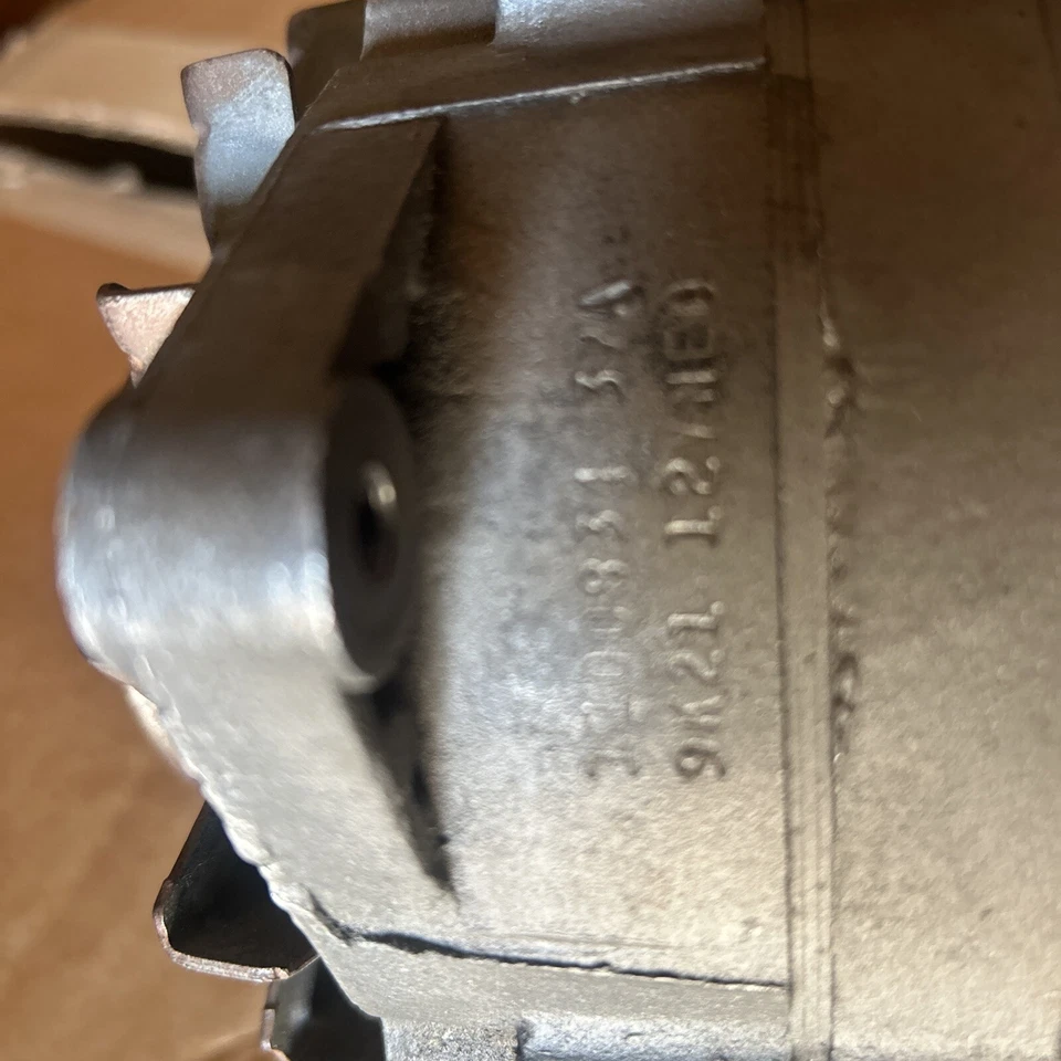 Alternador de fábrica Delco Remy 1100834 fecha 9K21 1969 Chevy Chevrolet Camaro Nova Foto 2 de 2