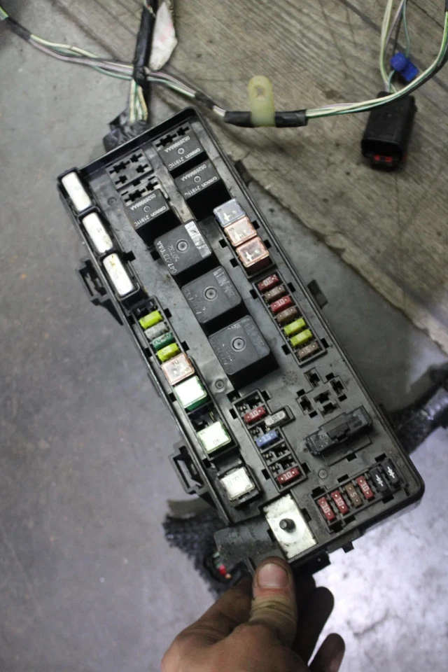 2005-06 Chrysler 300C SRT8 5.7L Unified Body Wiring Wire Harness 05029790AA - Image 3 of 4