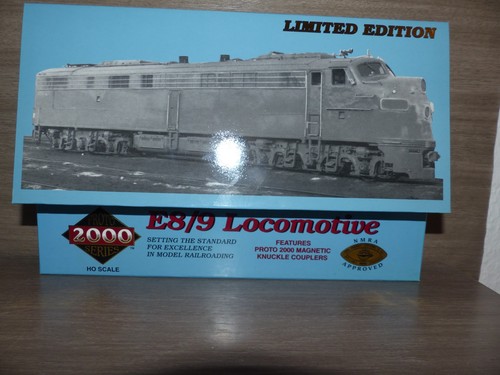 Proto 2000 Series H0 E8/9 B Locomotive 30802 RI 615  Rock Island in OVP | Condition: Neu