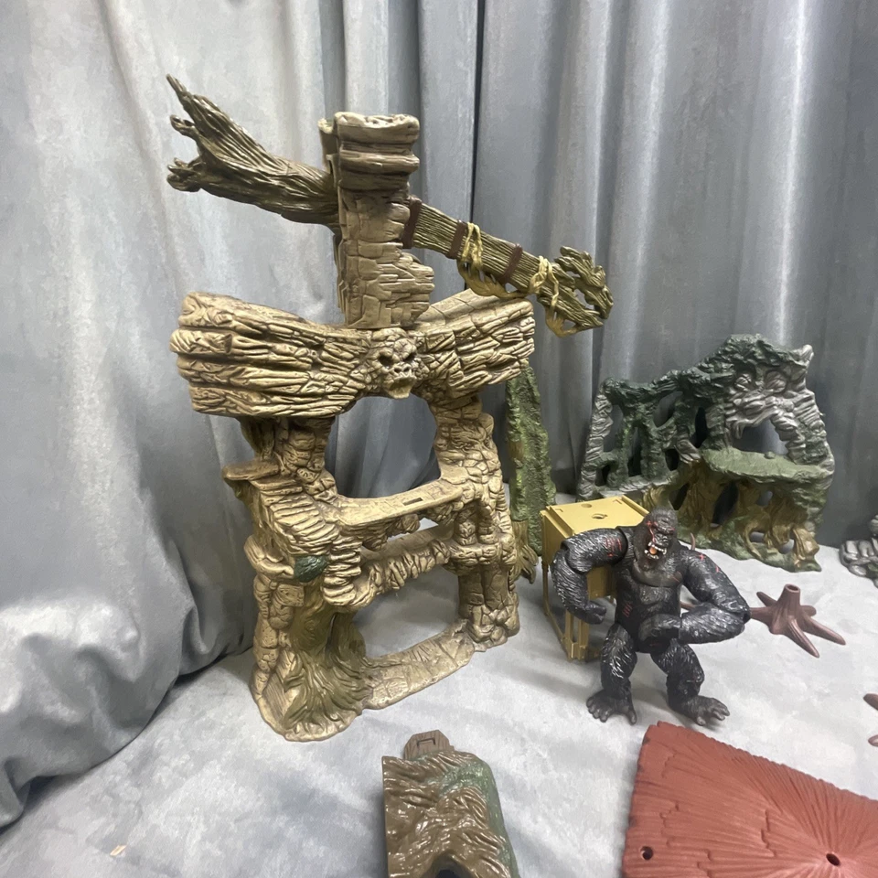 King Kong 8th Wonder Of The World Skull Island Playset With Other Parts Figures - Image 3 of 4