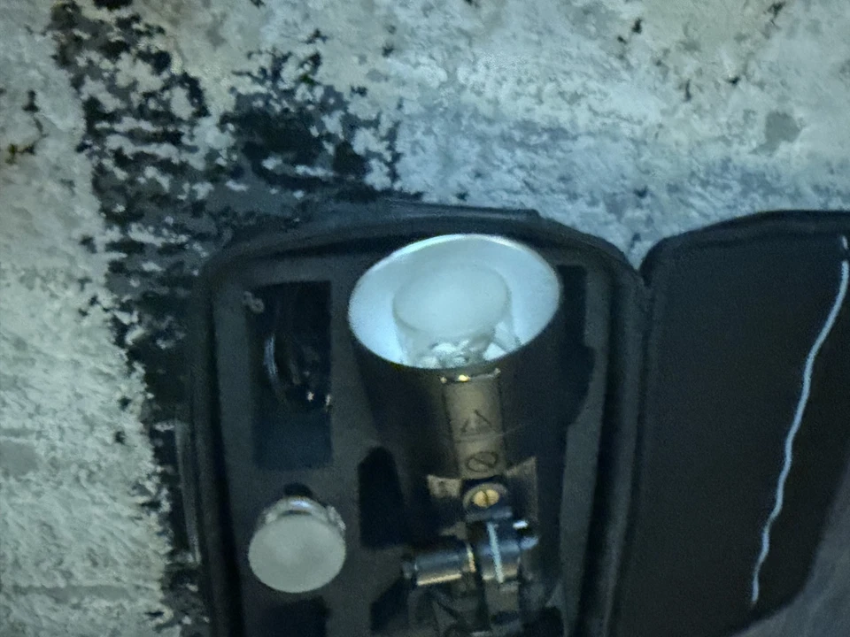 Monolight Flashpoint XPLOR 400PRO TTL alimentado por batería con R2 incorporado 2,4 GHz EE. UU. Foto 4 de 4