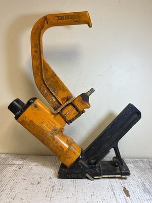 STANLEY BOSTITCH MODEL MIII Pneumatic Cleat Flooring Nailer - Tested & Working