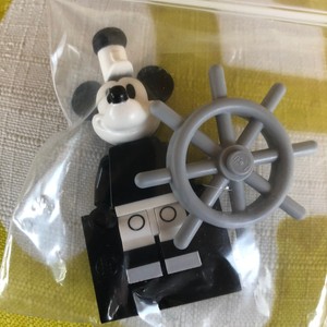 lego mickey mouse blanco y negro