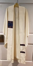 PRIEST CLERGY VESTMENT CHASUBLE & STOLE HOUSE OF HANSEN IVORY WHITE