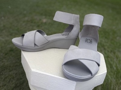 Naturalizer Sandals Womens 7.5 Leather Riviera Wedge Shoes Light Gray Adj. Strap