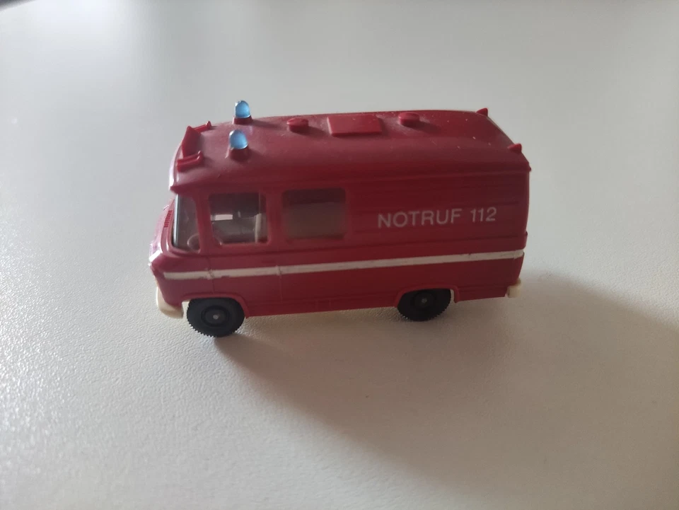 Wiking 1:87 Mercedes 207D Feuerwehr aus Sammlungsauflösung
