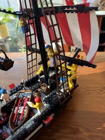 LEGO Pirates: Black Seas Barracuda (6285) See Description 100% Complete