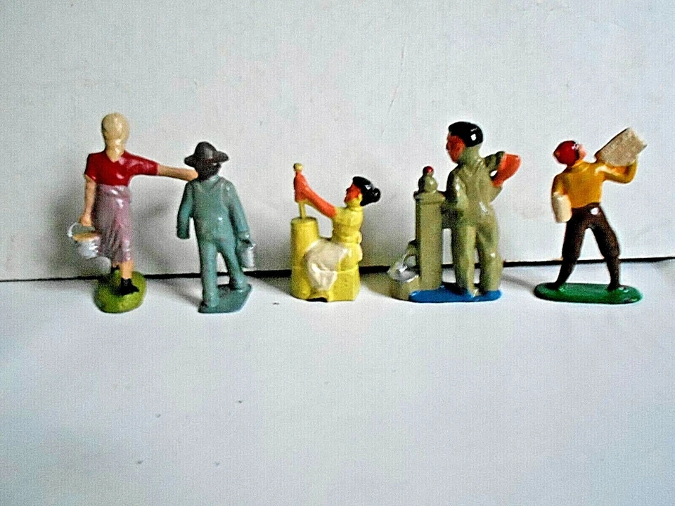 5-Vintage 0/027 scale Metal Women & Men Figures for Village Layout - Image 2 of 4