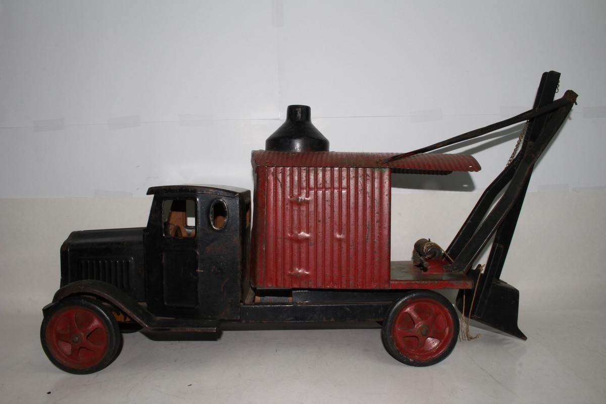Camion vintage années 1920 MACK Jr Steelcraft acier pressé