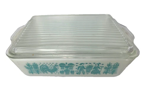 Vintage Pyrex Amish Butterprint Pattern 1 -1/2 qt Casserole dish with lid  0503