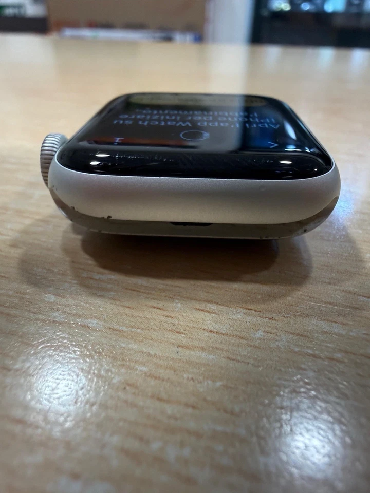 Apple Watch SE 40mm Cassa in Alluminio Color Argento - Batteria 92% - Immagine 4 di 4