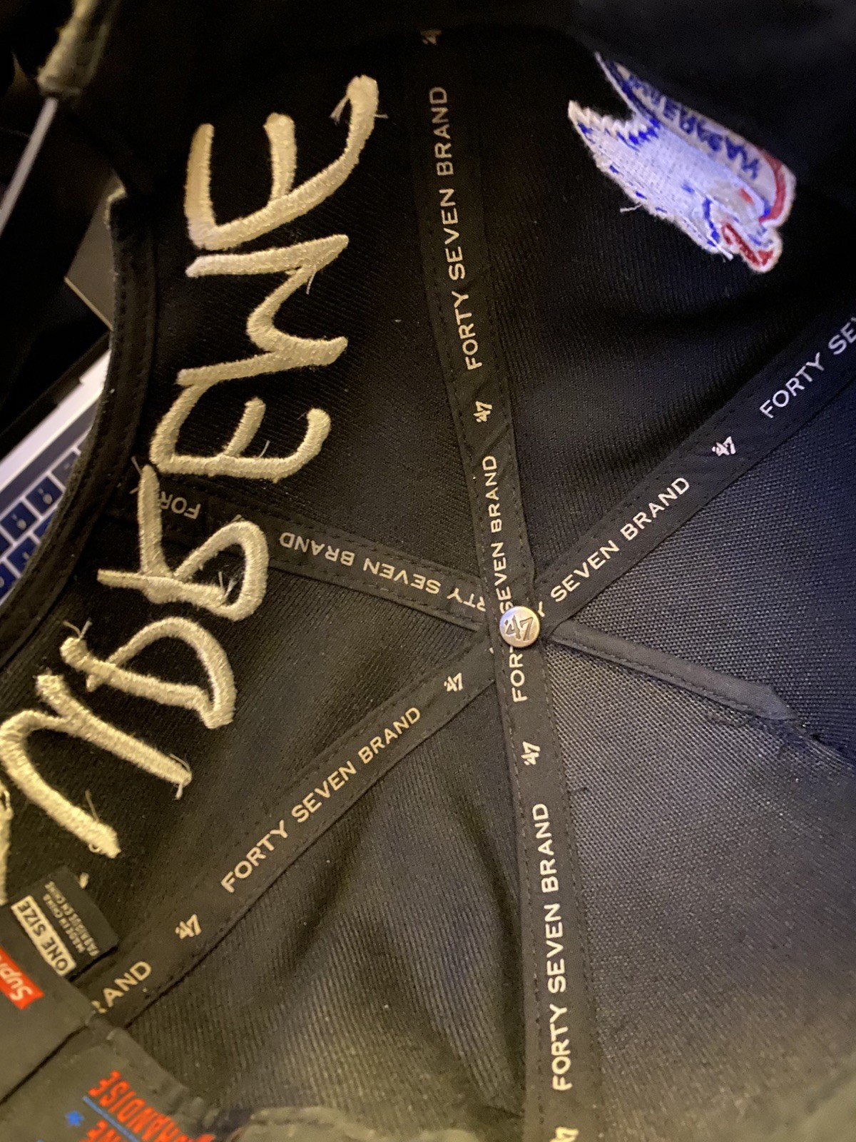Supreme hat box logo - image 5