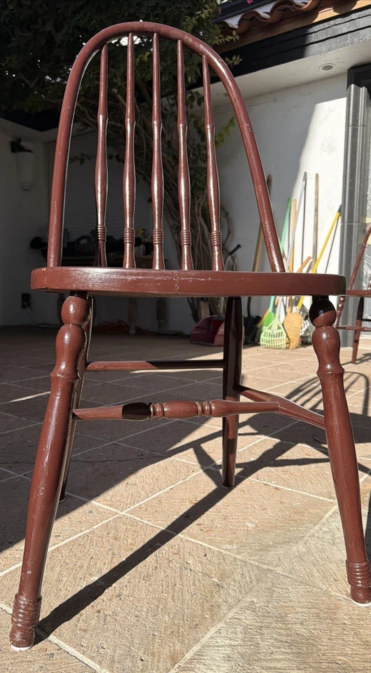 Sillas traseras redondas Windsor vintage con husillo (2 disponibles) husillo de madera repintadas años 70 Foto 4 de 4