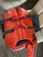 Outward Hound Granby Splash Dog Life Jacket, Middle size, orange for swimming