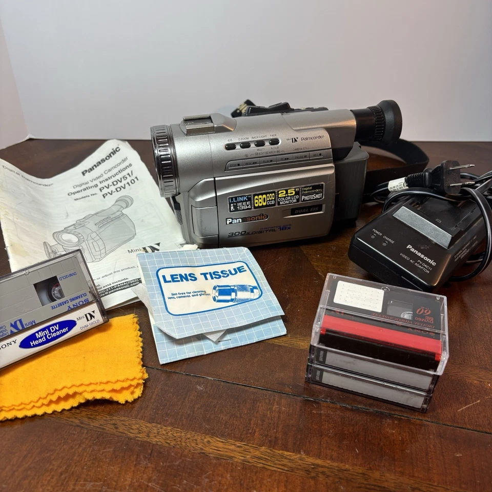 Panasonic Mini DV Handheld Camcorder PV-DV51/PV-DV101, Battery Charger & Case - Image 2 of 4