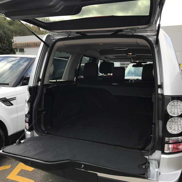 land rover discovery boot size