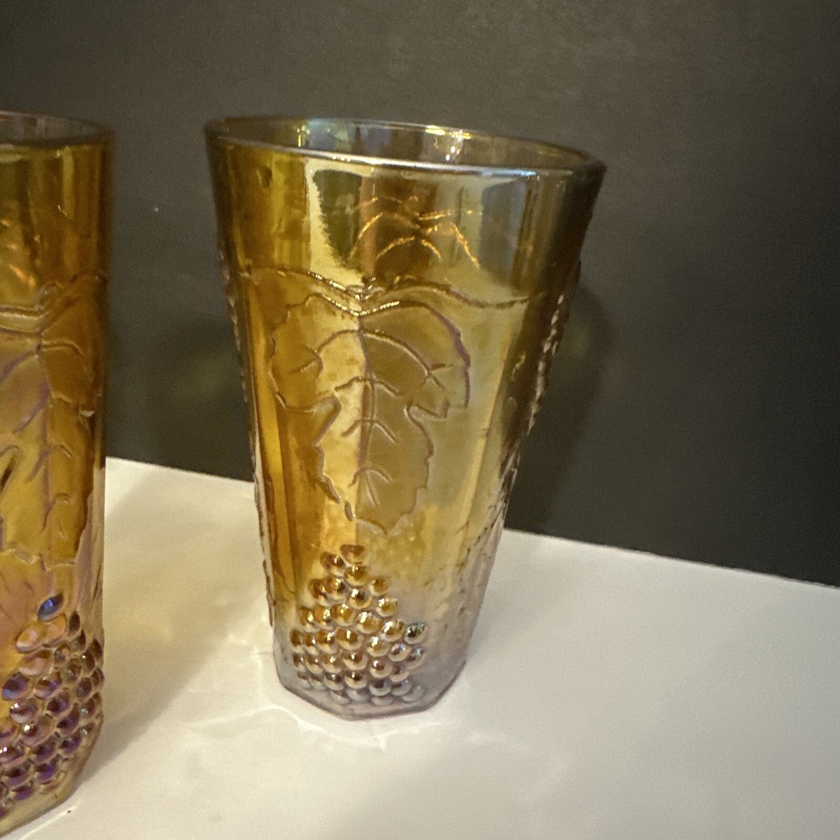 アメリカ製 WEISS ヴィンテージブローチ Carnival Glass アメリカ製 WEISS ヴィンテージブローチ Carnival Glass - メルカリ
