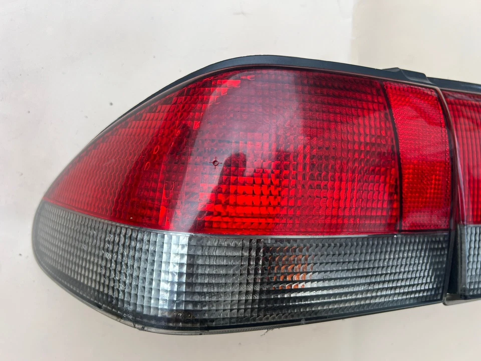 SAAB 900 CAB CONVERTIBLE 94-97  PASSENGER REAR NSR LIGHT LAMP 4468377 + Inner - Image 2 of 3