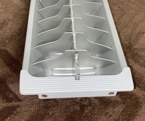 Vintage “Unbranded” Slice Cube Tray Metal Silver Aluminum ~ Tested / Works GRT - Picture 2 of 7