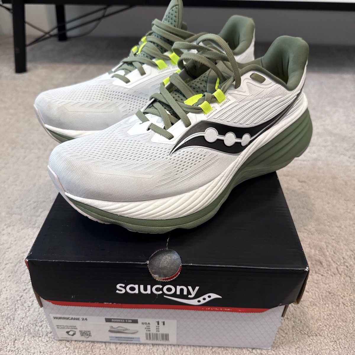 Saucony Hurricane 24 Running Shoes Mens 111 Sneakers White  display picture 1