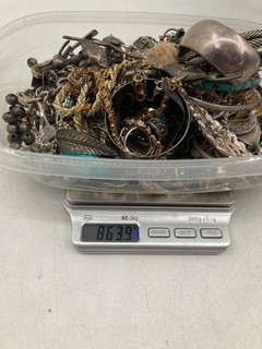 LOT OF 863.9 GRAMS WITH STONES OF TESTED .925 STERLING SILVER