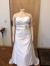 David  s Bridal Wedding dress plus size 18 Soft White New With Tags
