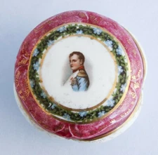 Vintage Limoges France Porcelain Box w Napoleon Empire Waterloo