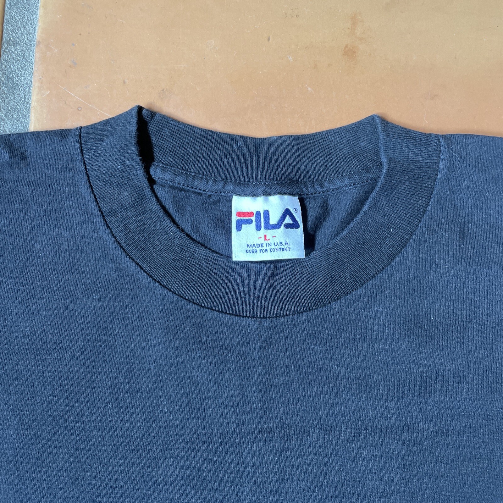 T shirt vintage FILA uomo grande made in USA cotone nero petto logo ricamato