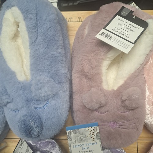 Women's Slipper Bundle. - Picture 3 of 5