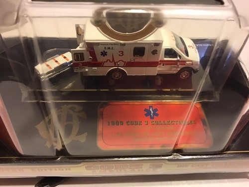 12056 Code 3 Chicago Fire Dept EMS, never displayed, Pristine Condition. - Picture 8 of 10