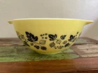 Large Pyrex 442 Gooseberry Yellow and Black
