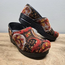 Dansko Clogs Women 38 Red Vegan Paisley Tapestry Faux Velvet Professional Shoes