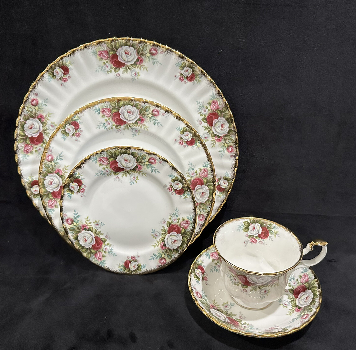   ロイヤルアルバート　フィギュリン　6点まとめ売り ロイヤルアルバート フィギュリン 6点まとめ売り 【公式通販】