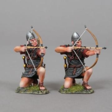 ROM183B - 2 x Kneeling Archers Firing Straight Ahead - Rome - Thomas Gunn