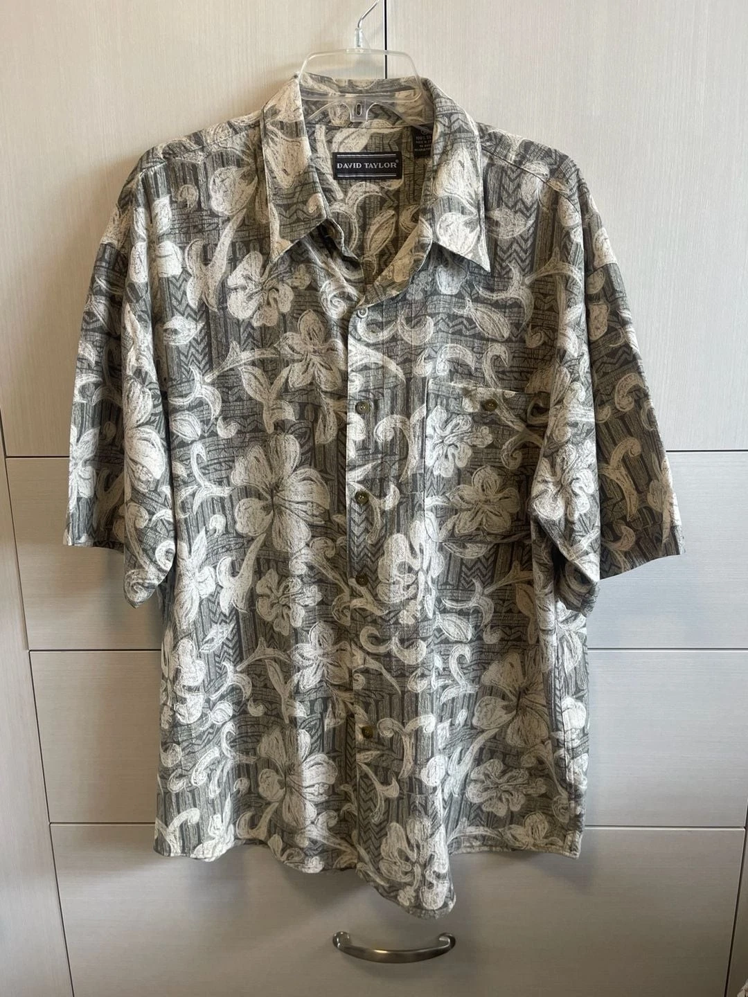 David Taylor Men's Size Large 100% Silk Floral Short Sleeve Button Down Shirt
