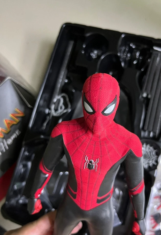 Figura de acción Hot Toys HT MMS542 1/6 Spider Man traje mejorado coleccionable abierto Foto 4 de 4