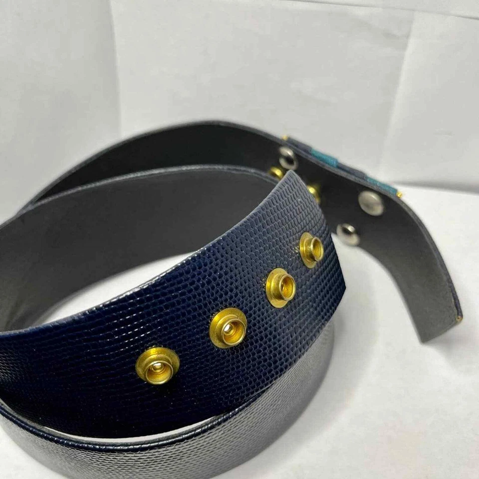 Vintage Snakeskin Belt Made in Austria SZ M Gold Details Snap Closure - Imagem 4 de 4