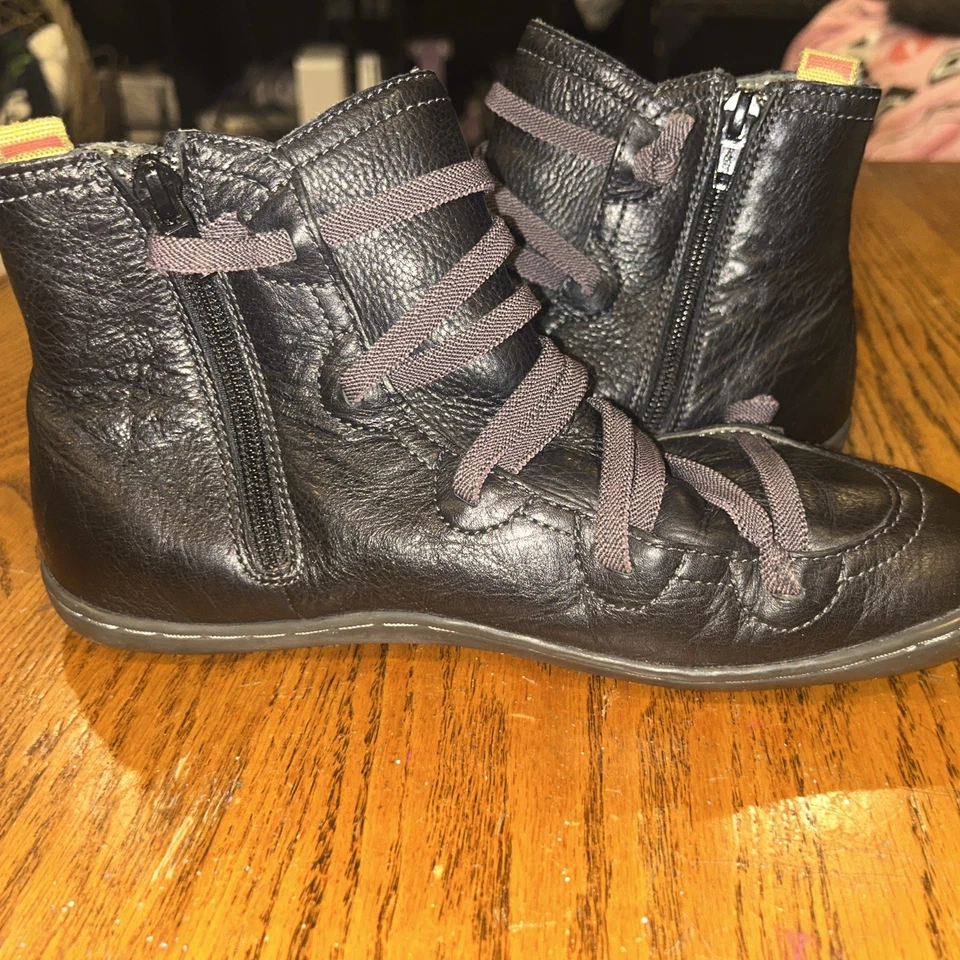 Retired Style Camper Peu Black Leather Boot           Size 6 W  Worn Twice - image 3 of 4