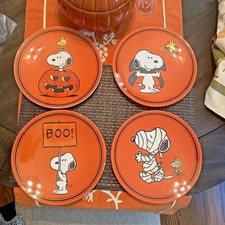 Snoopy Pottery Barn Peanuts Disney Halloween Plate holiday party kid SET 4 1