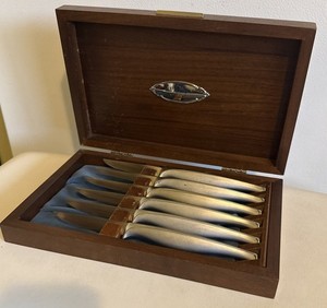 Vintage Towle Invictus Stainless Steel Knives  Set Of 6 W/ Walnut Case